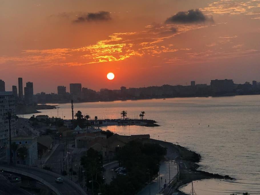 Apartamento Con Vistas Al Mar Primera Linea De Playa Del Postiguet Alicante Exteriör bild